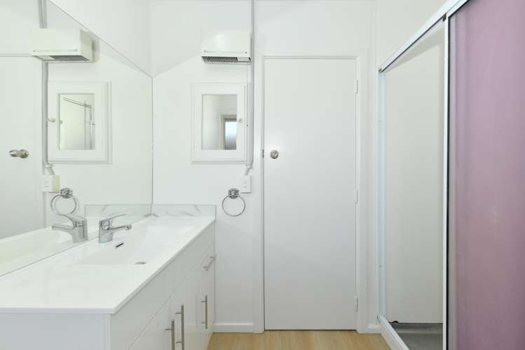 8 Steele Street Hornby_13