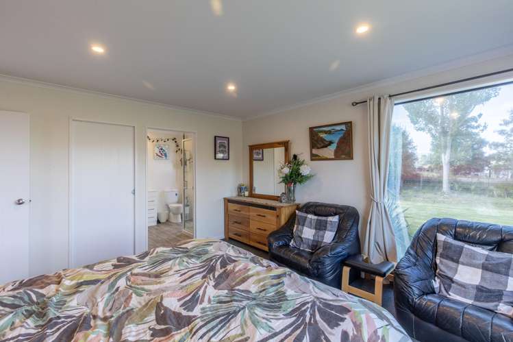 87 River Road Otane_18