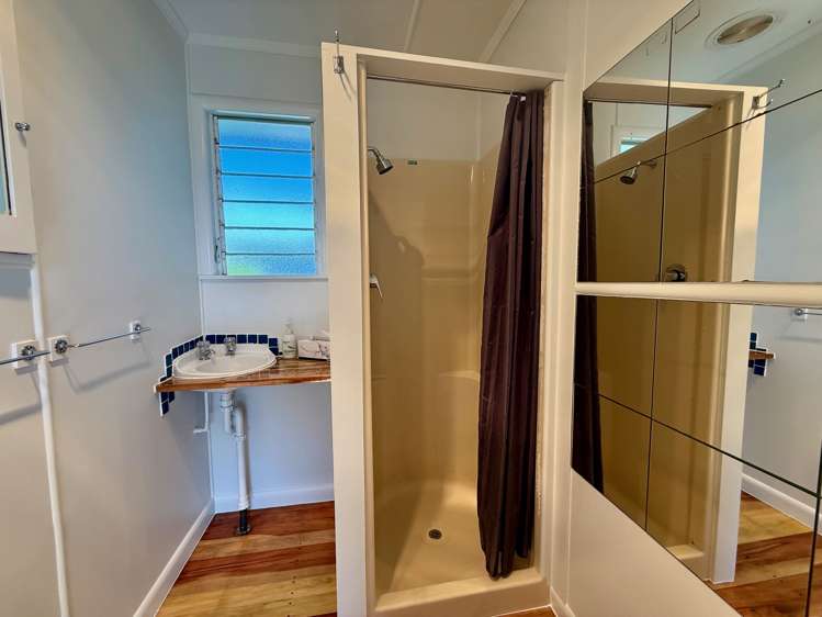 27 Lorenzen Bay Road Raglan_12
