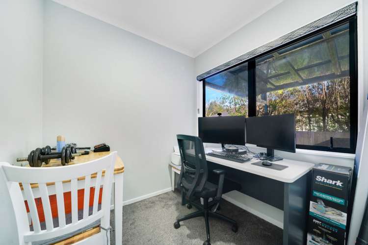 15b Crown Crescent Otara_7