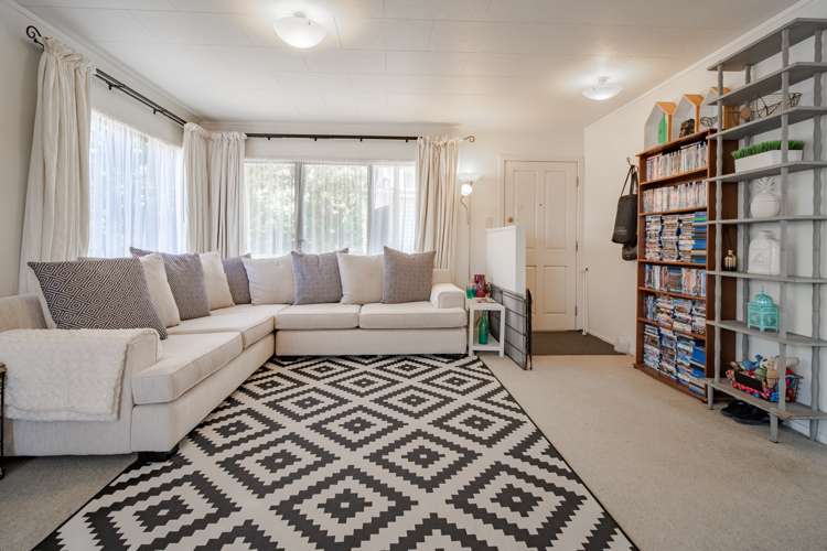 1/5 Miriam Corban Heights Henderson_5