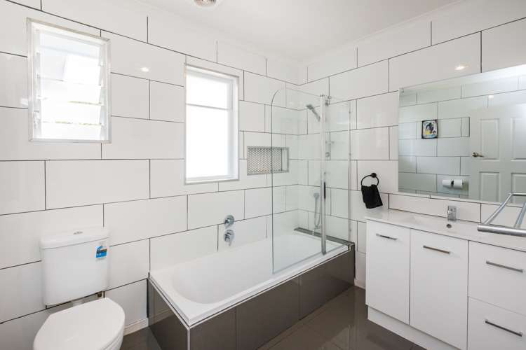 958 Tremaine Avenue Roslyn_6