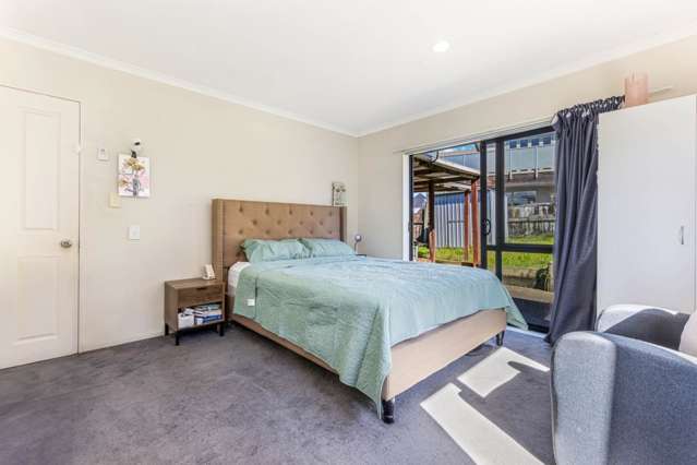 70 Robert Ross Place Clendon Park_1