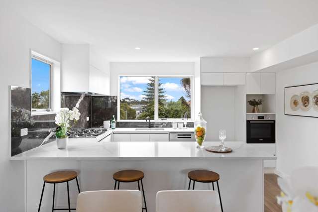 6/13 Beatrix Street 10016_3