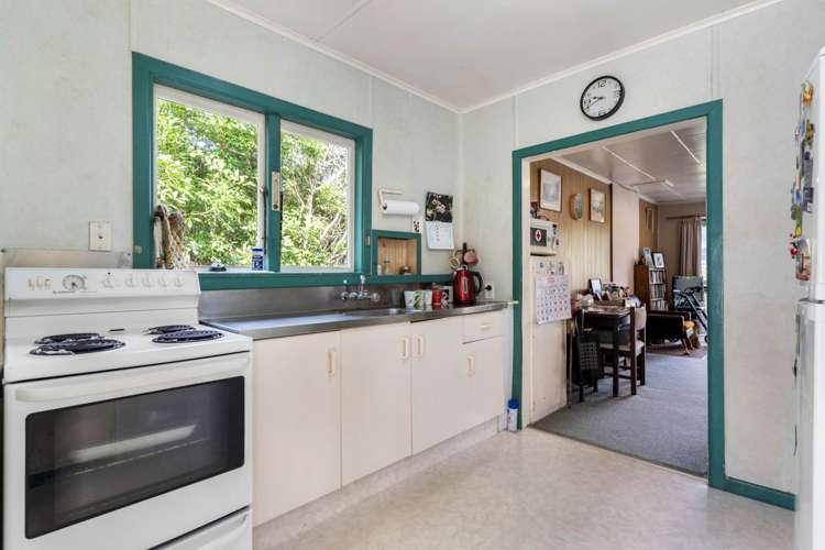 1095 Huia Road Huia_8