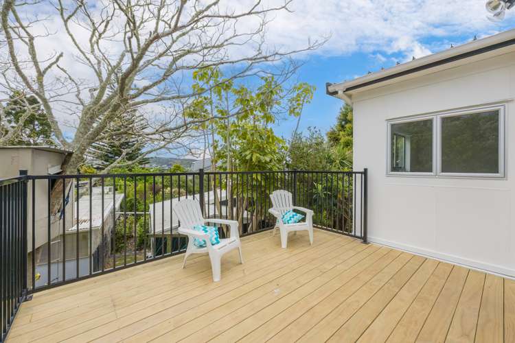 9 Piccadilly Circus Snells Beach_8