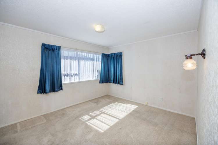 3 Sandringham Road Enderley_10