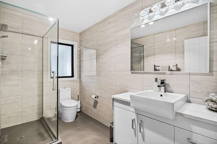 1 Bella Vista Drive Gulf Harbour_12