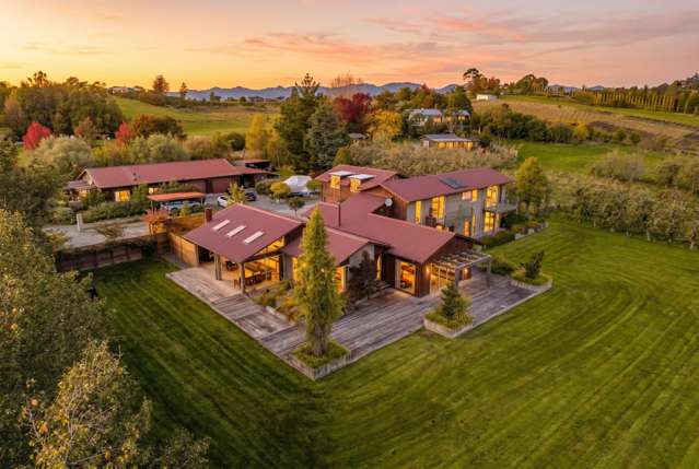 Mahana Magic with Guest Loft and Cottage