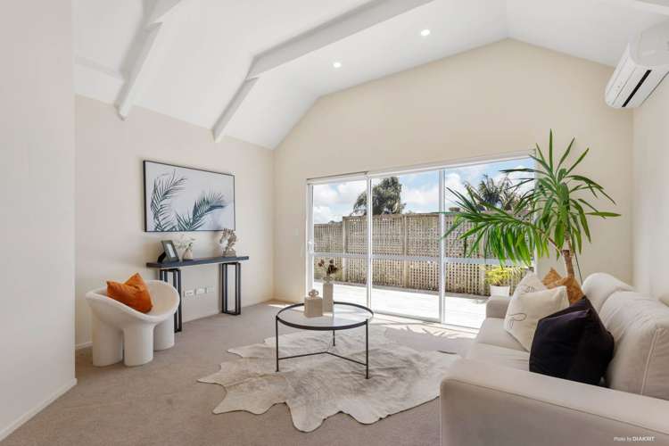 83 Fernhill Way Oteha_14