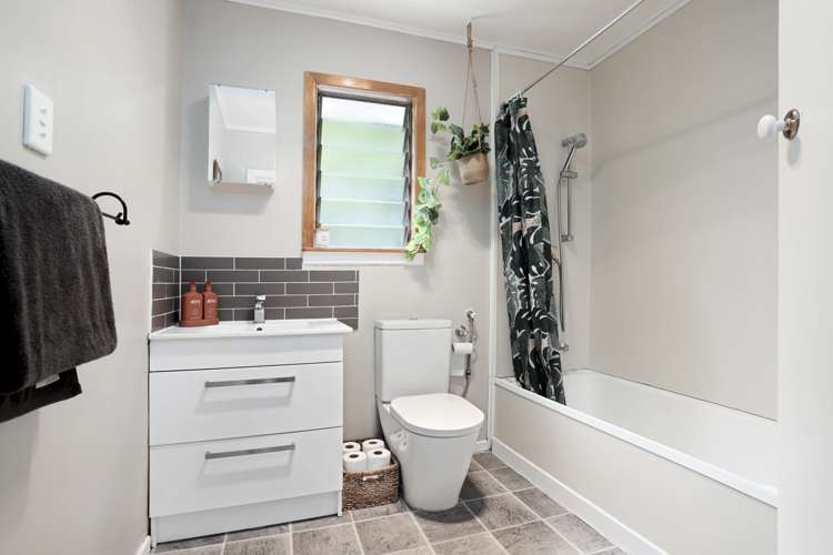 22 Hollywood Avenue Titirangi_13