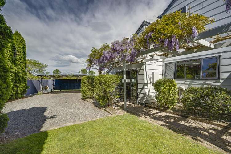 1127 Riverslea Road South_4