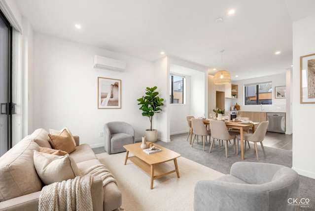 SUN-SOAKED MODERN LIVING