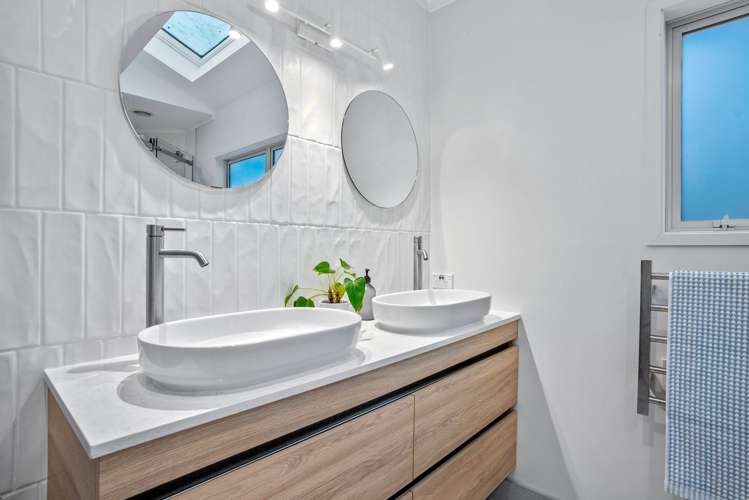 556 Beach Road Rothesay Bay_16