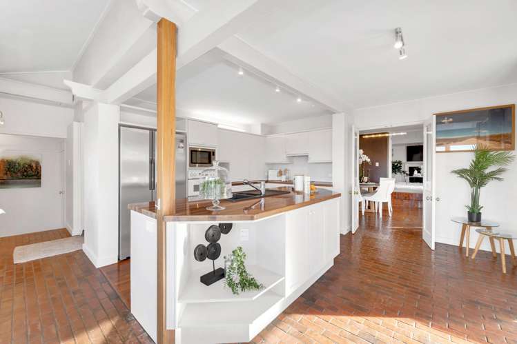 281 Point View Drive East Tamaki Heights_11