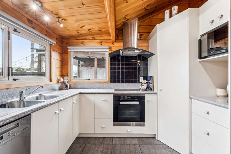 122 Potae Avenue Lytton West_8