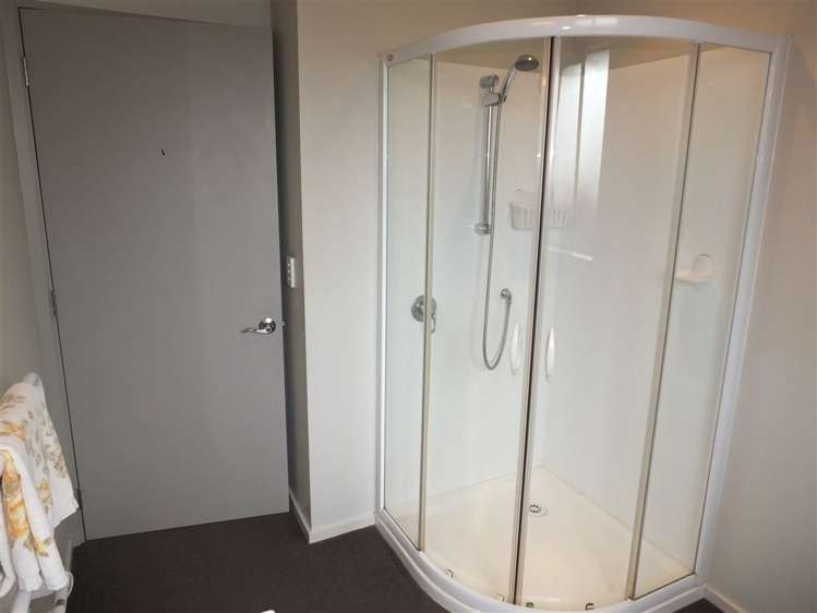 2/33 York Street Seaview_10