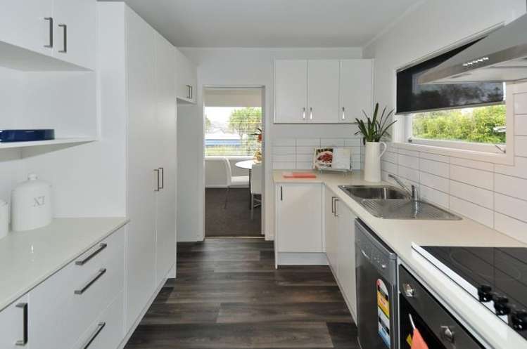 6 Easton Park Pde Glenfield_1