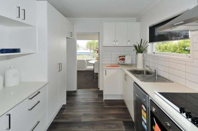 6 Easton Park Pde Glenfield_1