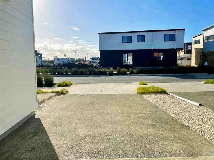2 Longview Oak Lane Papakura_23