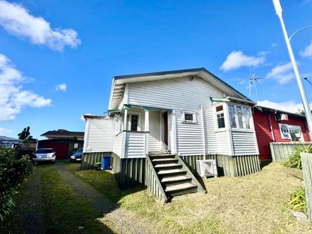 Spacious 3-Bedroom Family Home for Rent in Te Atatu South, Auckland