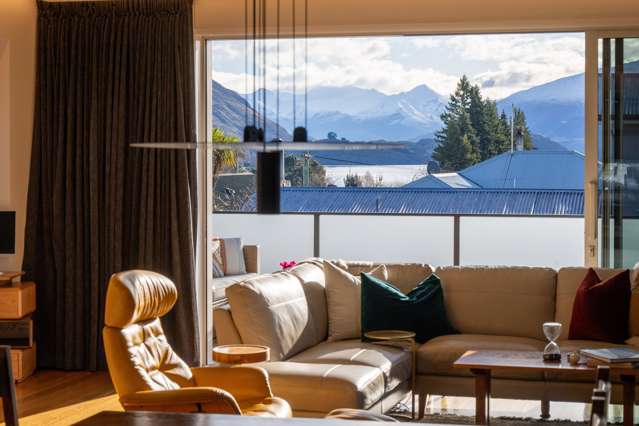 Central Wanaka Townhouse with Exclusive Space