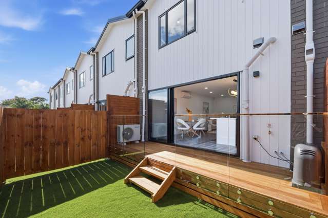Sunlit & Spacious in Modern Perfection!