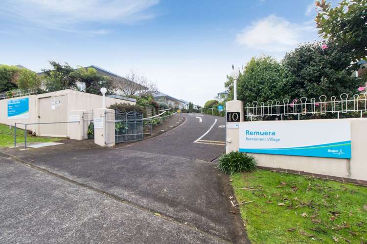 3/10 Gerard Way Saint Johns_16