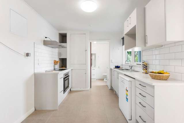 1/154 Glengarry Road Glen Eden_2