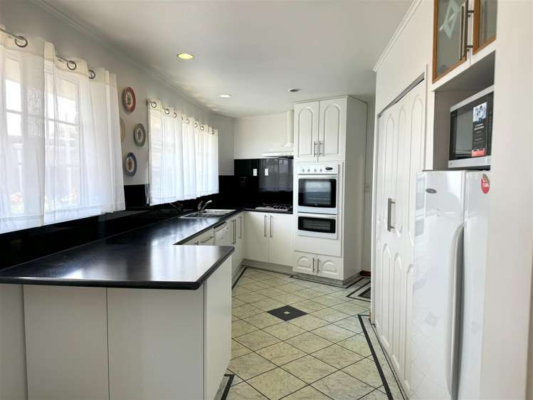 1 Robert Road Paroa_11