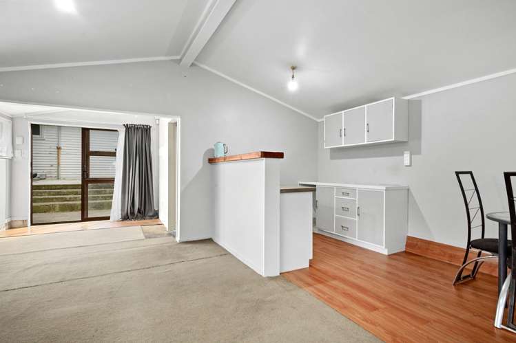 63 Sunny Grove Wainuiomata_15