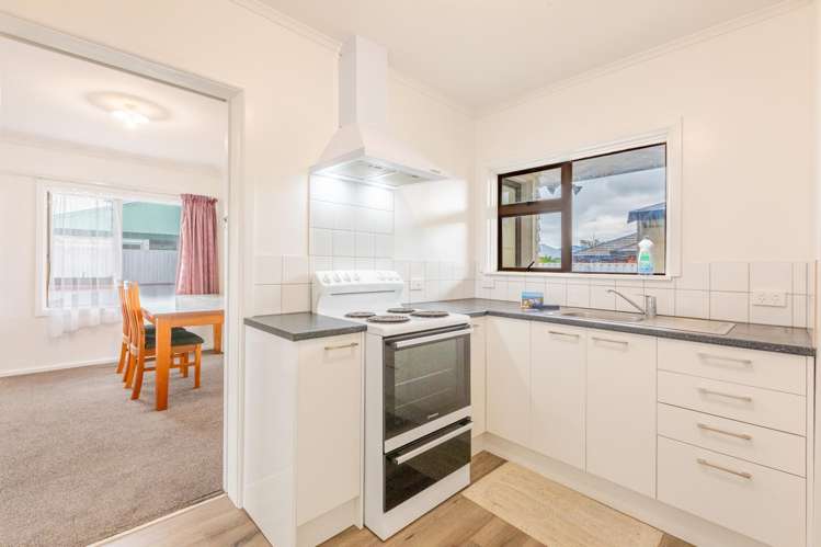 2 Howard Road Taradale_6