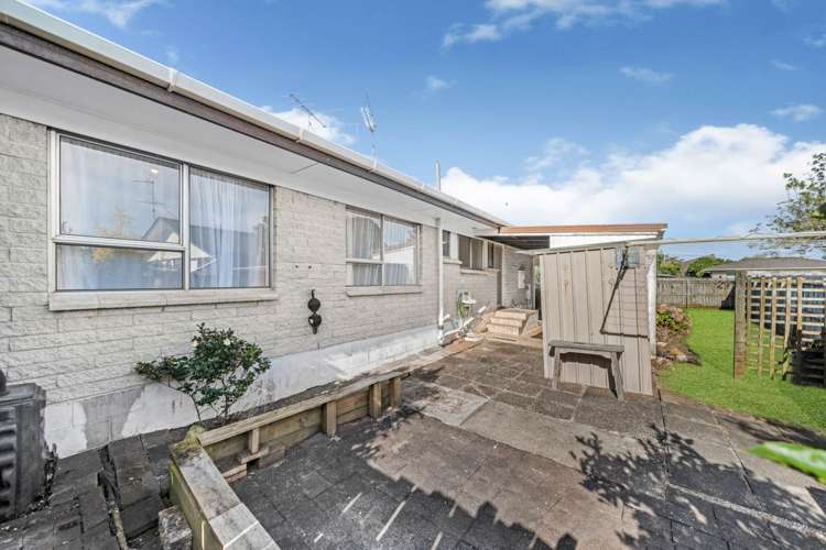 1/6 Tina Place Sunnyhills_26