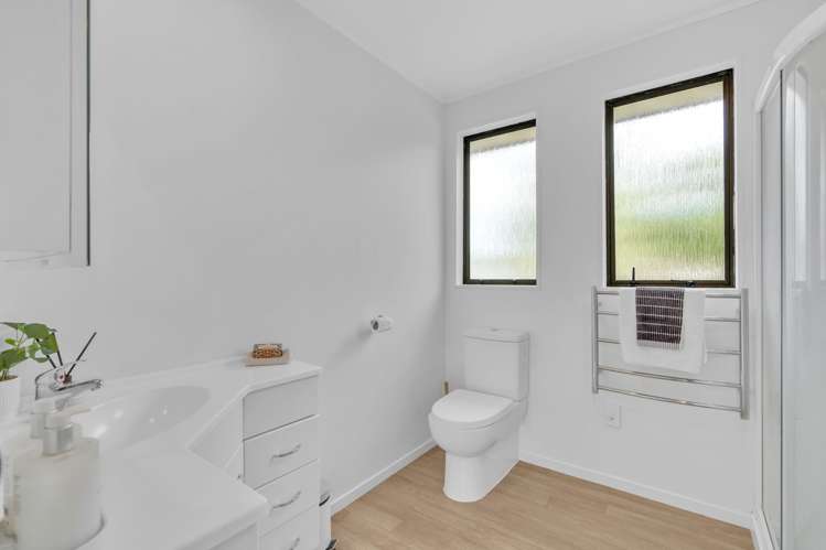 8 Awatere Place Snells Beach_11