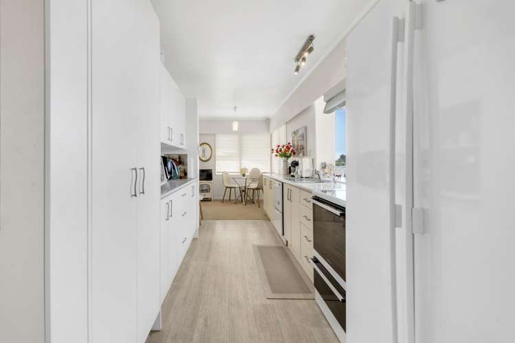 5 Borrowdace Avenue Botany Downs_7