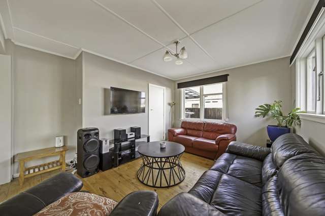 6 Carisbrooke Street Aranui_1