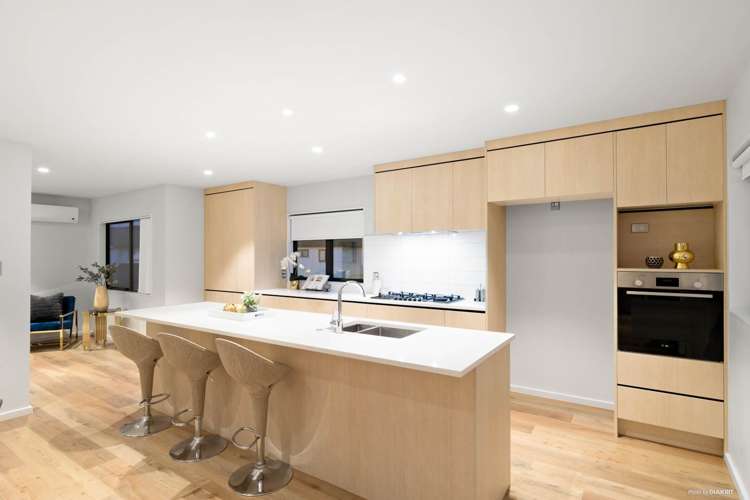 109 Bordeaux Parade Te Atatu South_13