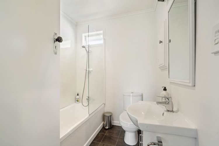 9 Eskdale Road Birkdale_8