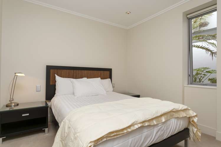 3/225 Lake Terrace Waipahihi_17