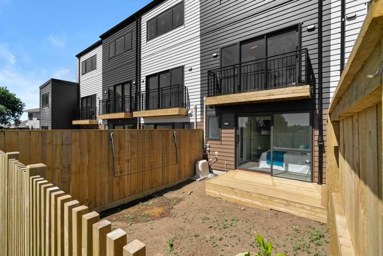 1/22 Cherry Tree Place Massey_12