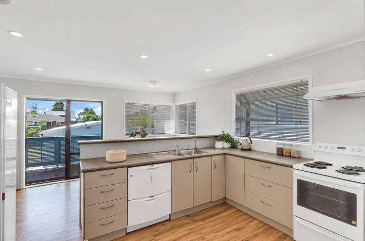 61 Smale Street Point Chevalier_6