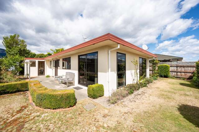 2/10 Stead Crescent Stoke_2