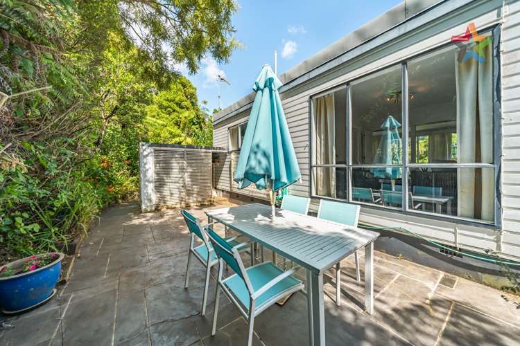 12 Whiorau Grove Lowry Bay_18