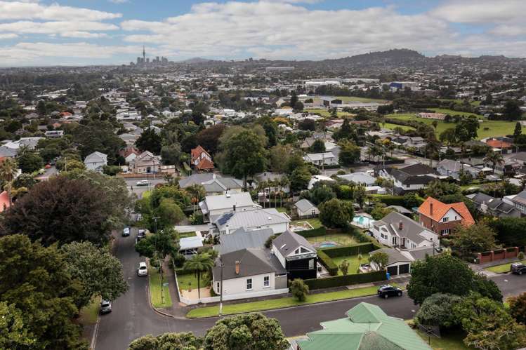 8 Summit Drive Mount Albert_46