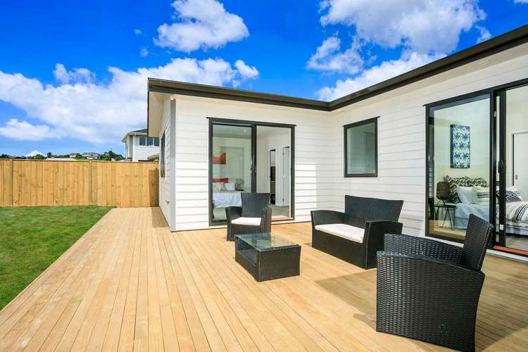 18 Surf View Crescent Red Beach_17