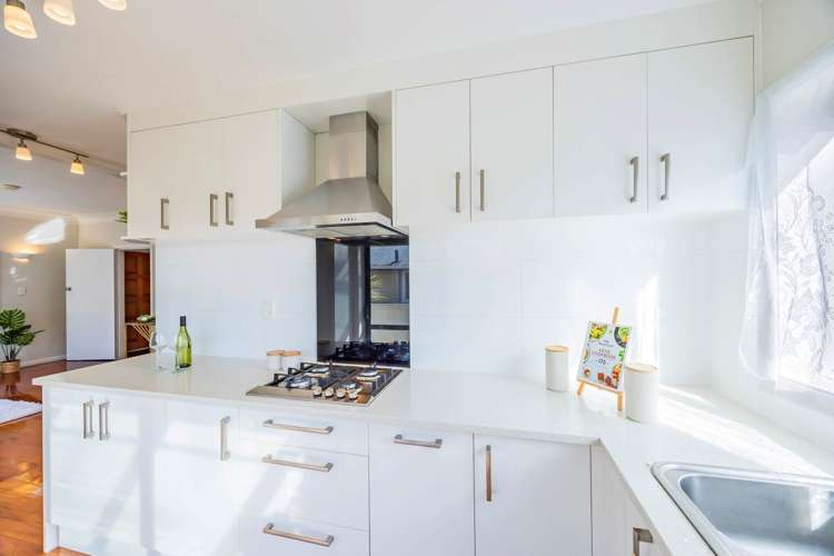 76 Archibald Road Kelston_8