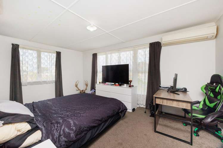 33 Holland Crescent Bulls_9