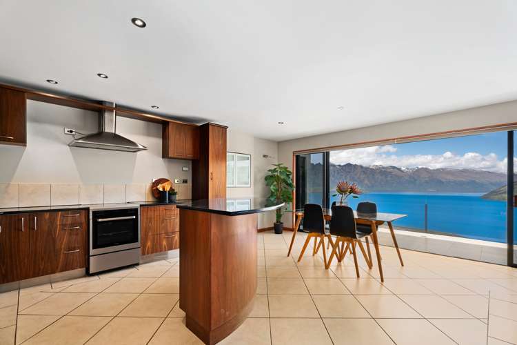 145 Wynyard Crescent Fernhill/Sunshine Bay_5