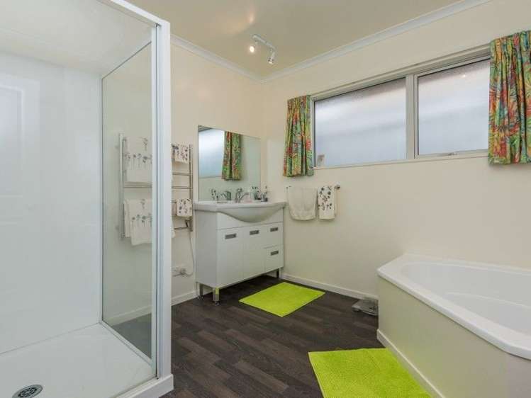 42 Lord Auckland Road Wakefield_18