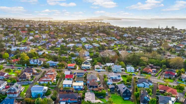 53 Uxbridge Road Mellons Bay_24